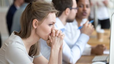 ليه بيكون طريق النجاح أصعب أحيانا للنساء؟ اكتشفي الأسباب والحلول 	