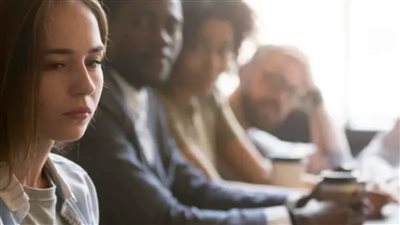 هل علاقتك صحية فعلاً؟ انتبهي لعلامات العدوان العاطفي المغلف بالود