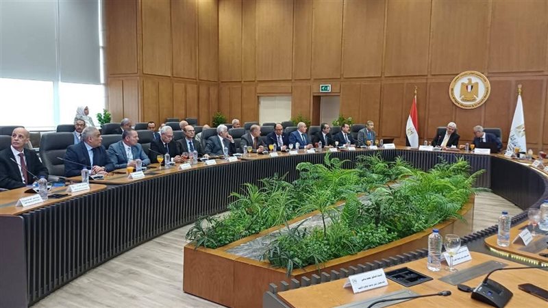 خلال الاجتماع