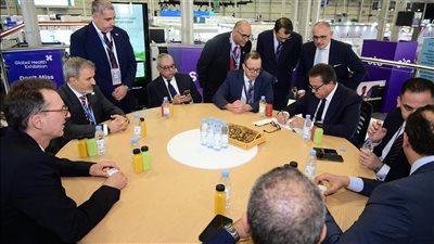 وزير الصحة يلتقي وفد شركة «أبوت» لتعزيز التعاون في الرعاية الصحية 