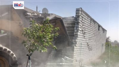 إزالة حالة مخالفة على أرض زراعية بقرية دندره فى قنا 