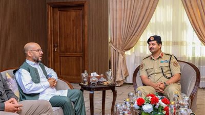 حفتر يلتقي قيادات مصراتة لتشكيل قوة وطنية لمكافحة الإرهاب والهجرة غير الشرعية