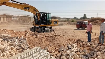 محافظ أسيوط: استرداد 1187 مترًا مربعًا وإزالة 41 حالة تعدي في 8 مراكز