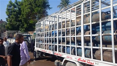 تحرير 10 محاضر خلال حملة مفاجئة على مستودعات أسطوانات الغاز بقنا |صور