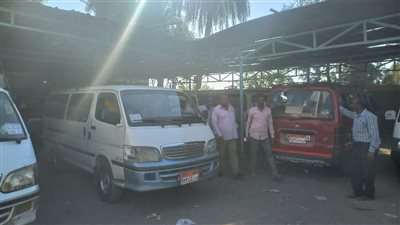 رئيس محلية قوص يتفقد الحاله العامه للمواقف لمتابعة انتظام خطوط سير السيارات