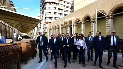 محافظ القاهرة: بدء تسكين الباعة الذين تم حصرهم بسوق العتبة المطور