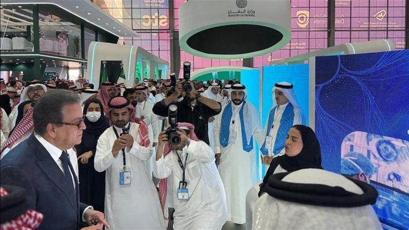 وزير الصحة من المعرض