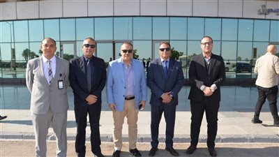 هشام أبو النصر يستقبل الرحلة الجوية المنتظمة بين القاهرة وأسيوط