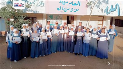 مدير تعليم الفيوم يكرم طلاب الصف الأول الثانوي العام بمدرسة دكتور لطفي سليمان 