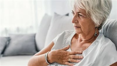  خطر حرقان المعدة الخفي.. لماذا يكون ألم صدرك مؤشرًا على مشاكل قلبية؟