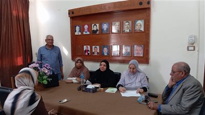 عميد كلية البنات الإسلامية يتابع فعاليات المسابقة ويشيد بالطالبات المتميزات