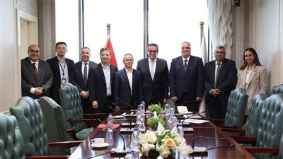  وزير الصحة يبحث مع ممثلي شركة 