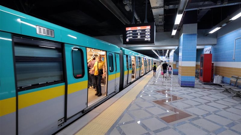 مترو الأنفاق بالخط