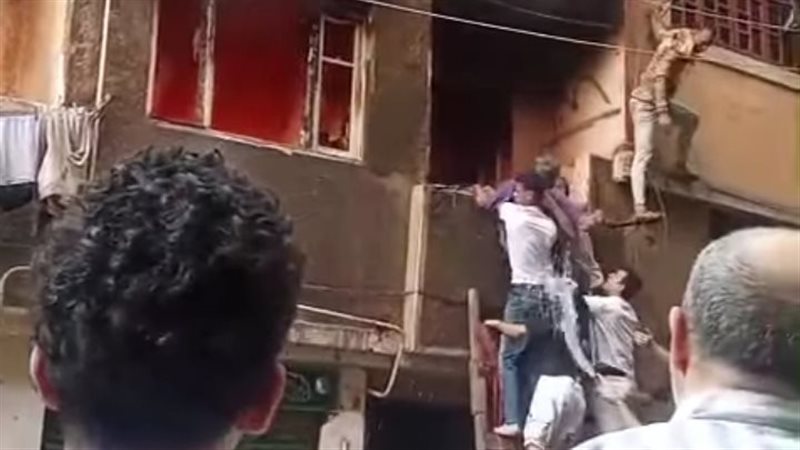 ضابط الشرطة والأهالي