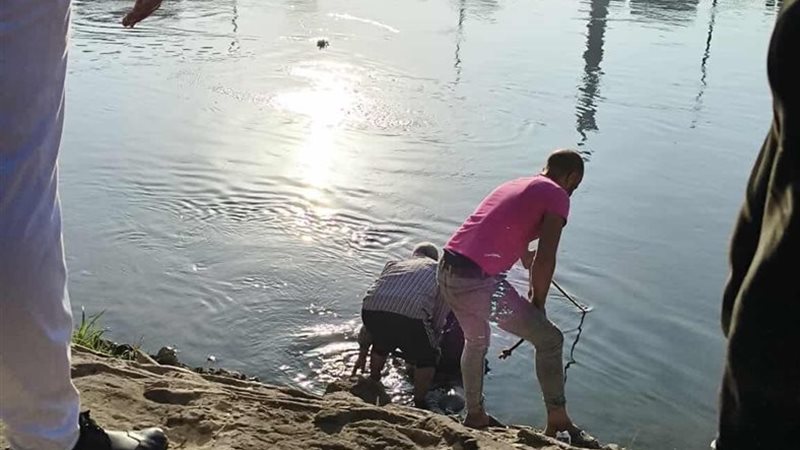 جانب من محاولات الانقاذ