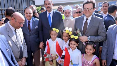 وزير الثقافة ومحافظ سوهاج يفتتحان قصر ثقافة الطفل بعد تطويره