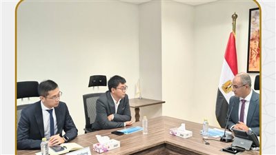 وفد صيني يبحث مع 