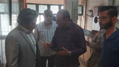 مدير فرع التأمين الصحى ببنى سويف يبحث سبل إنهاء التكدس بعيادة الشاملة