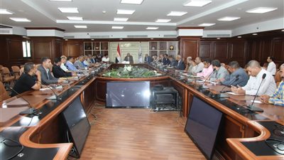 بني سويف تشكل لجنة لوضع حلول عملية للباعة الجائلين بالشوارع والميادين الكبرى