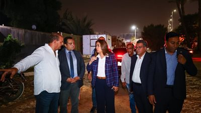 جولة ليلية لوزيرة التنمية المحلية لتفقد المنطقة المحيطة بالمتحف المصرى الكبير 