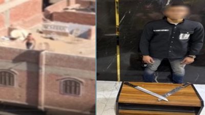 خلع ملابسه العلوية..  شخص يلوح بسلاح أبيض من أعلى سطح منزله