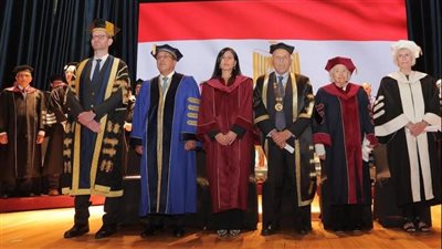 بحضور مجدي يعقوب..منح الدكتوراه الفخرية ليسرية لوزا والدة نجيب ساويرس