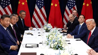 ترامب ونظيره الصيني يلتقيان في بوسان لمحاولة هدنة الحرب التجارية