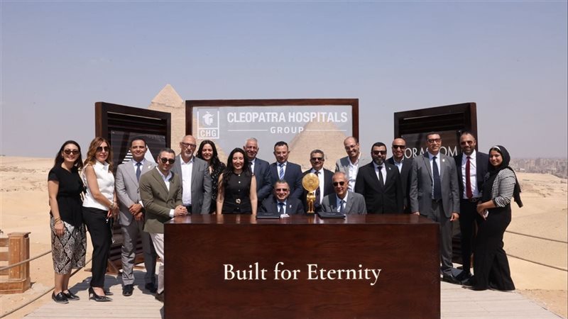 جانب من التوقيع