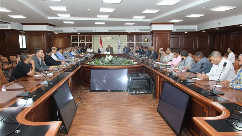 اللواء حازم عزت السكرتير