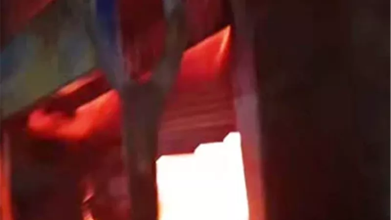 لحظة اشتعال النيران