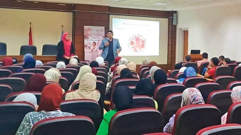 جانب من الندوة