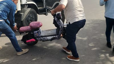 استمرار حملات منع سير اسكوتر الأطفال الكهربائي في الشوارع ومصادرته على الفور