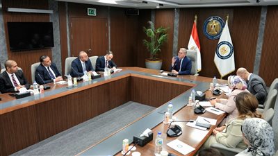 وزير البترول والثروة المعدنية يلتقي مجموعة من كوادر الإدارة المتوسطة والشابة