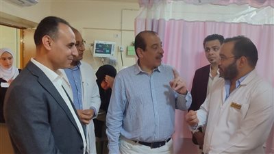 نائب وزيرالصحة يتفقدمستشفى بني سويف التخصصي ويوجه بصرف مكافأة أسبوعين للعاملين