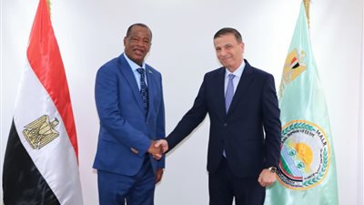 وزير الزراعة ووزير الداخلية الزامبي يناقشان موقف المزارع المصرية المشتركة