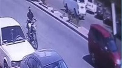 التحقيق مع المتهم بسرقة دراجة نارية في أسوان بعد كشف هويته