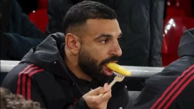 من بينها الأناناس.. أطعمة يفضلها اللاعب العالمي محمد صلاح