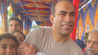 شاهد كيف تفاعل الكابتن سيد عبد الحفيظ مع أصغ مشجع بانتخابات الأهلى