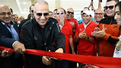 وزير العمل يشارك في افتتاح 