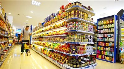 الرقابة الصارمة واستقرار الأسعار.. خبير: مصر نجحت في تأمين السلع وتخفيف أعباء 