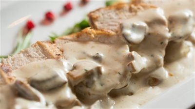 طريقة عمل دجاج بالكريمة والمشروم على الطريقة الإيطالية الفاخرة 	
