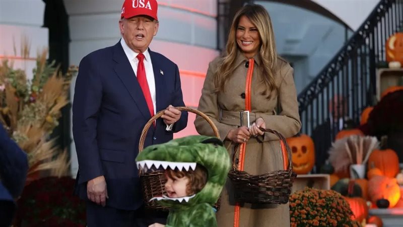 ترامب وزوجته يحتفلان