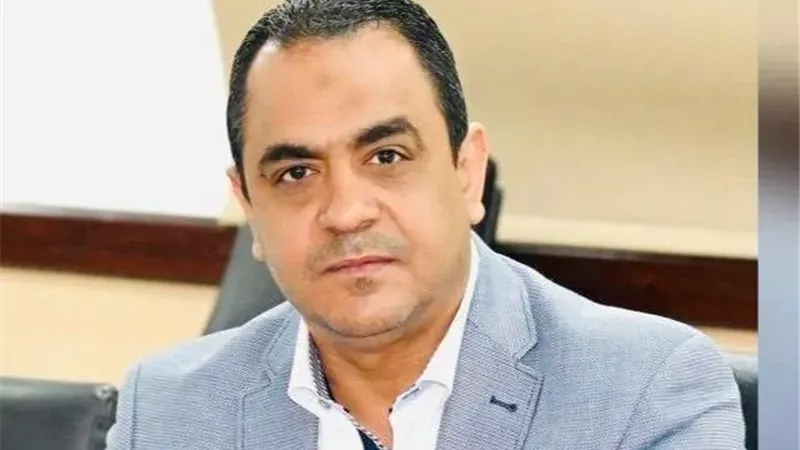  الكاتب الصحفي علاء