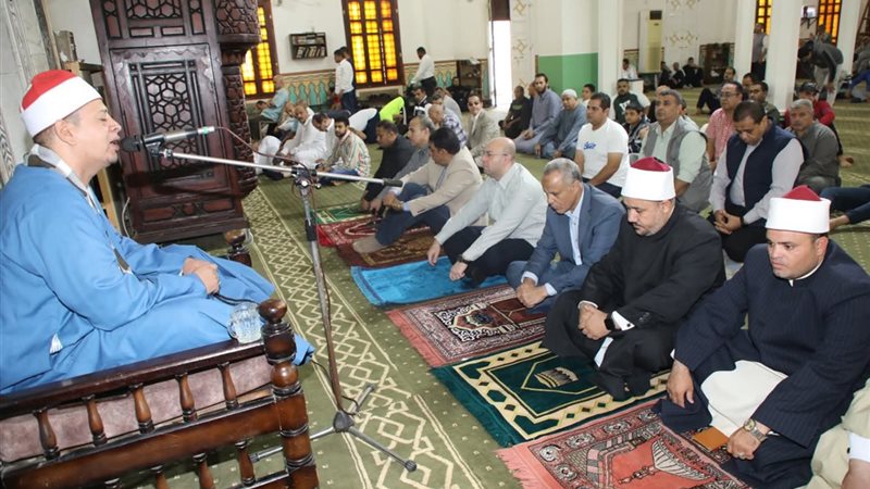 محافظ بنى سويف أثناء