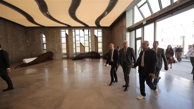 وزير السياحة والآثار