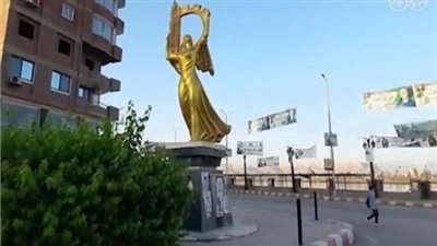 نجع حمادي تستعد لافتتاح المتحف المصري الكبير.. شاشات عرض بميدان العروسة