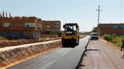 محافظ أسيوط: الانتهاء من أعمال الطبقة الأسفلتية لطريق درنكة – محور الهضبة 