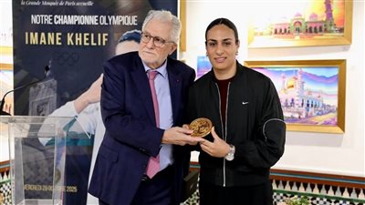 إيمان خليف تُكرم في باريس... تكريم رمزي داخل المسجد الكبير