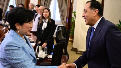 رئيس الوزراء يلتقي محافظ طوكيو ويؤكد متانة العلاقات بين مصر واليابان