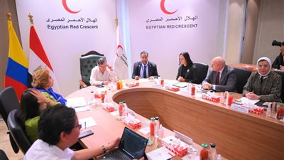 رئيس جمهورية كولومبيا يزور الهلال الأحمر المصري.. ويشيد بالجهود المصرية|تفاصيل